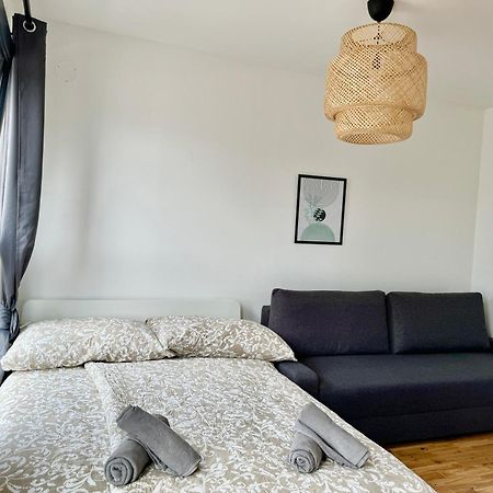 Modern Apartment With Balcony & Free Parking - Nearby Metro ウィーン エクステリア 写真