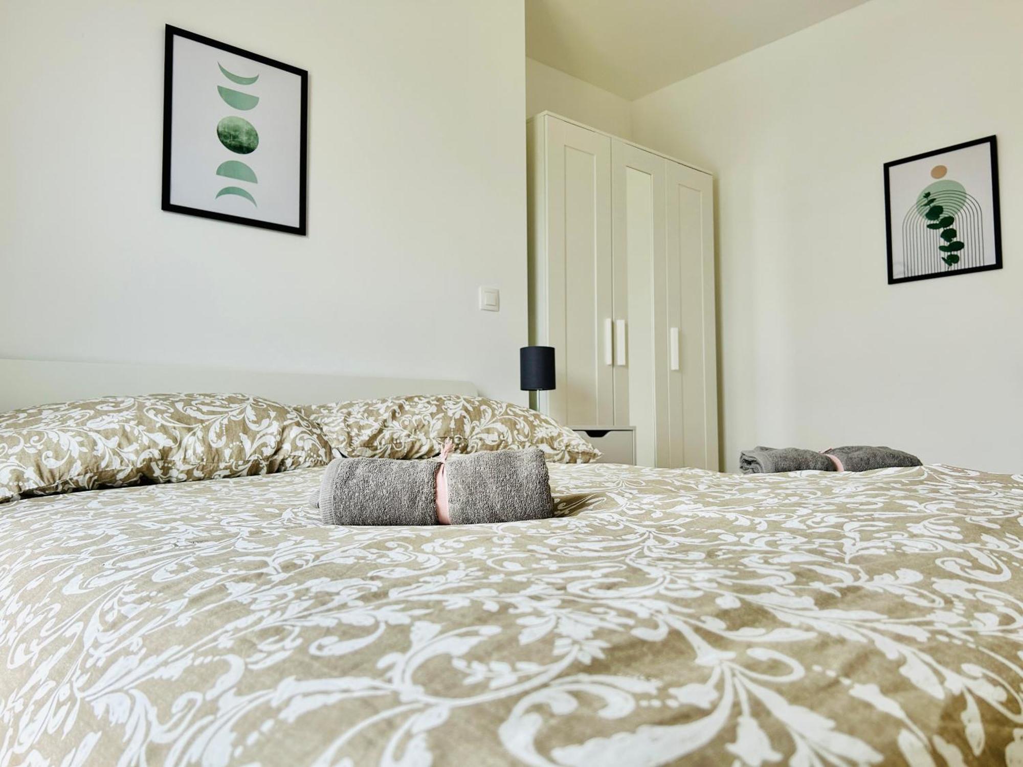 Modern Apartment With Balcony & Free Parking - Nearby Metro ウィーン エクステリア 写真