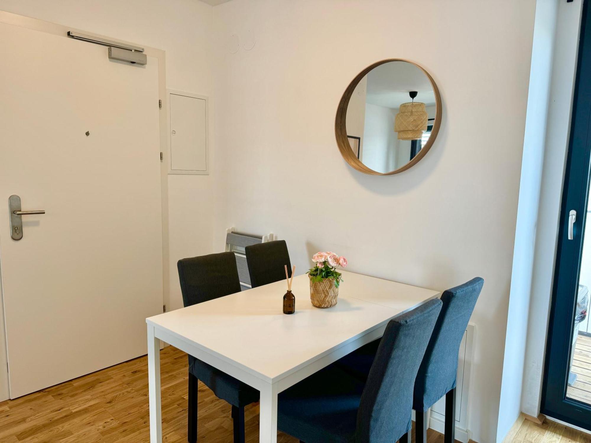 Modern Apartment With Balcony & Free Parking - Nearby Metro ウィーン エクステリア 写真