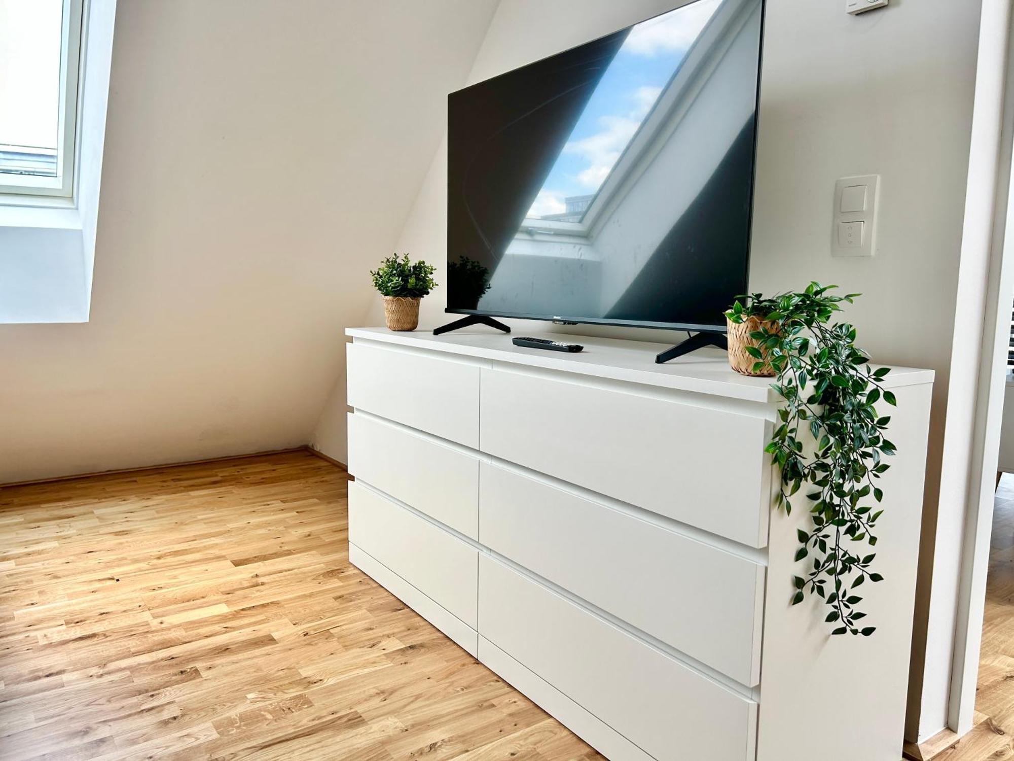 Modern Apartment With Balcony & Free Parking - Nearby Metro ウィーン エクステリア 写真