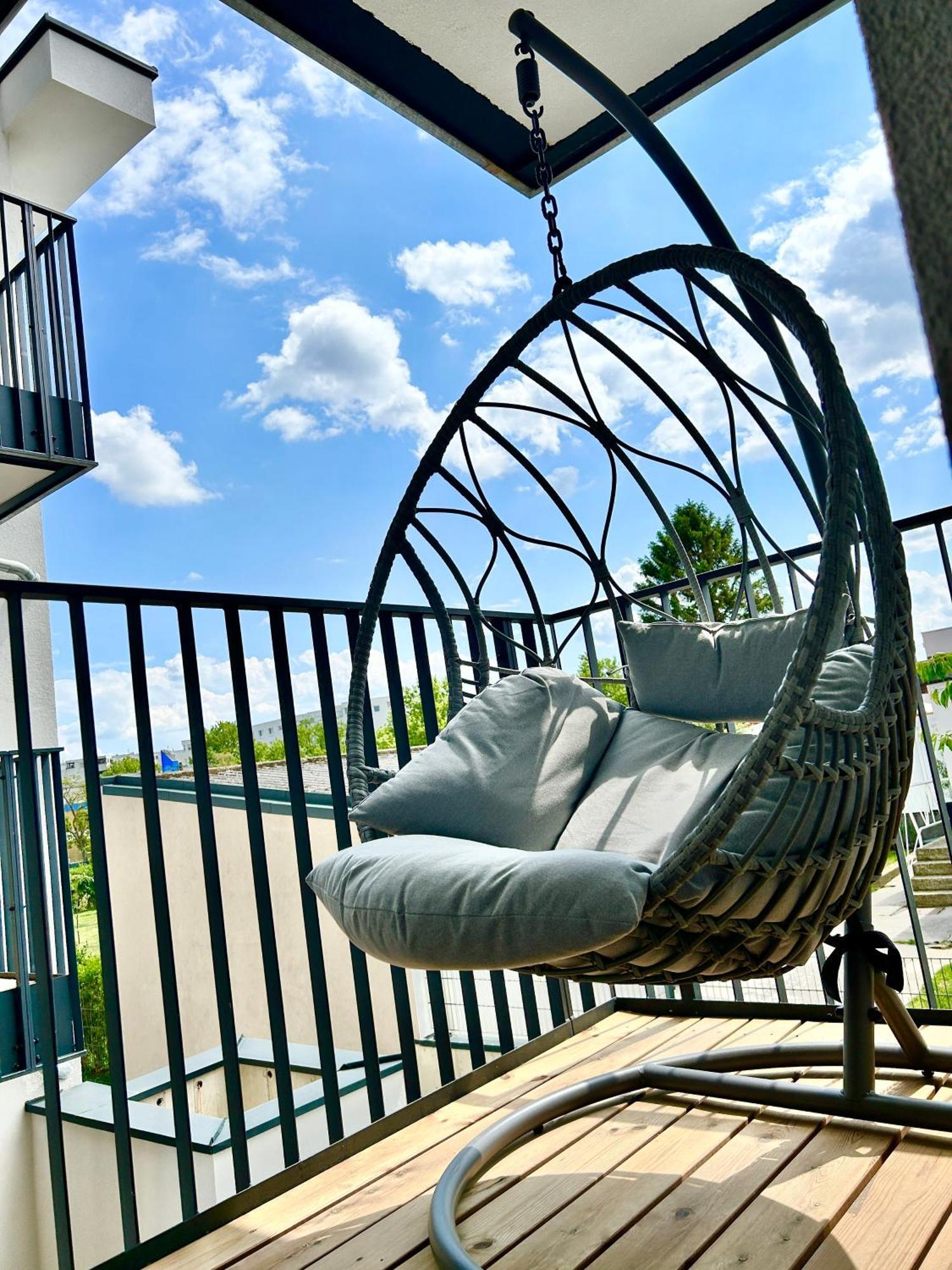 Modern Apartment With Balcony & Free Parking - Nearby Metro ウィーン エクステリア 写真