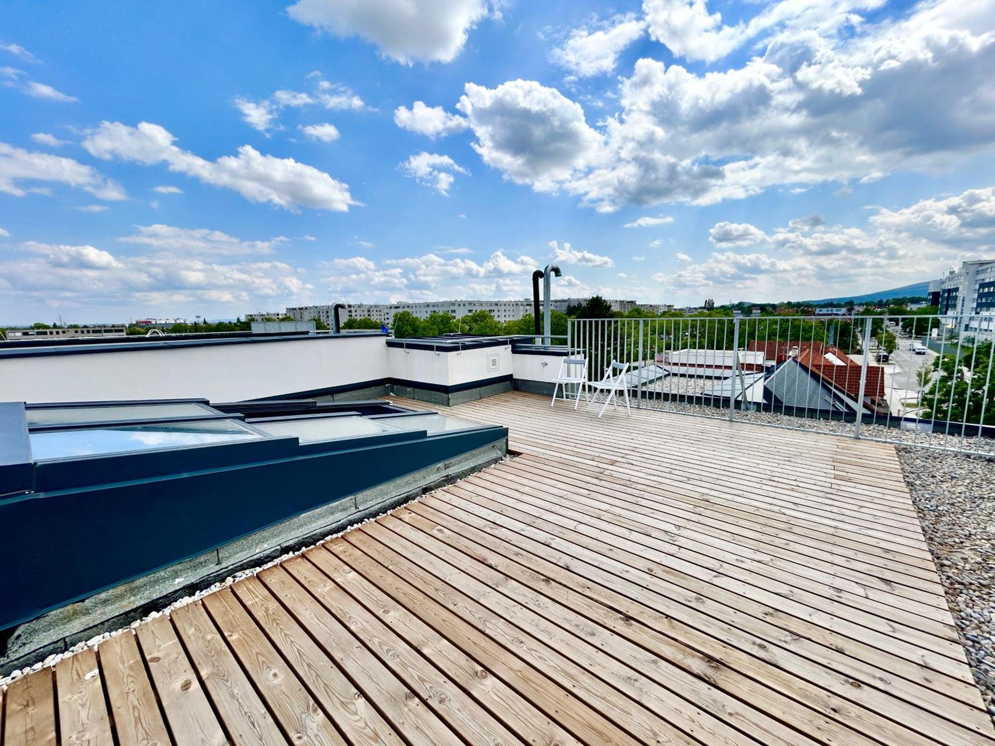 Modern Apartment With Balcony & Free Parking - Nearby Metro ウィーン エクステリア 写真